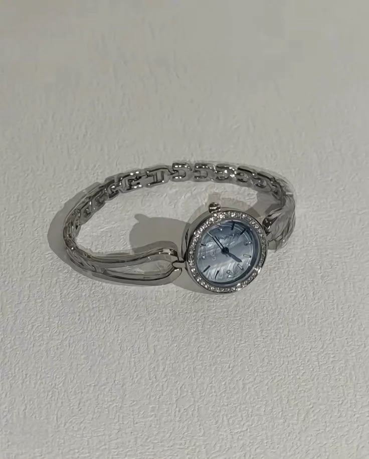 Reloj Brazalete "Aurora Plateada"